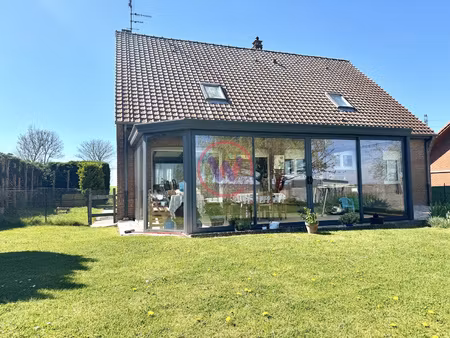 belle maison individuelle en briques sur sous-sol complet