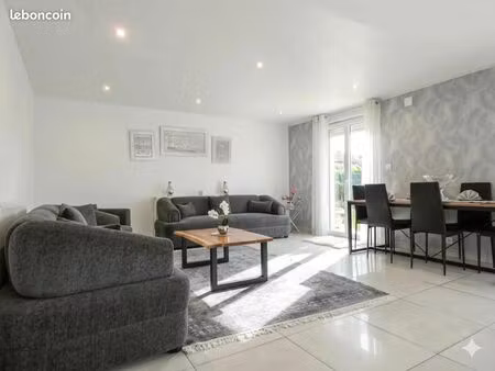 maison 11 pièces 225 m²