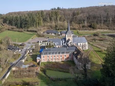 maison 20 pièces 2 000 m²