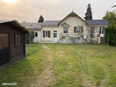 maison de bourg a louer malicorne