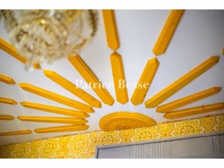 dans le sud du quercy  sise dans une bastide médiévale  une demeure ancienne de 650 m2 ...