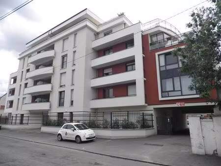 bel appartement f3 avec balcon et parking