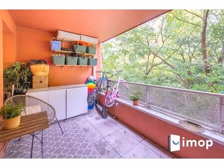 à 5 min du bus  superbe 3 pièces lumineux de 69m² avec balcon et parking à stains