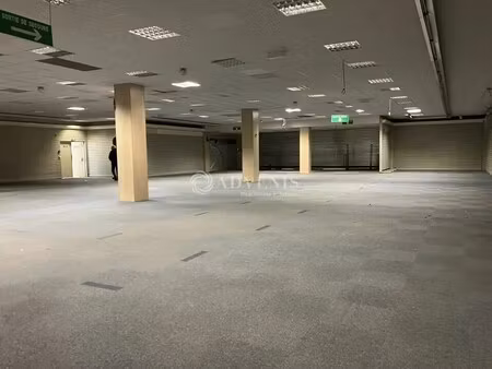 location commerce 618 m²