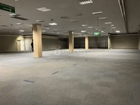 location commerce nevers 58000 618m²