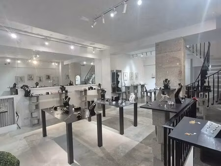 location commerce 85 m²