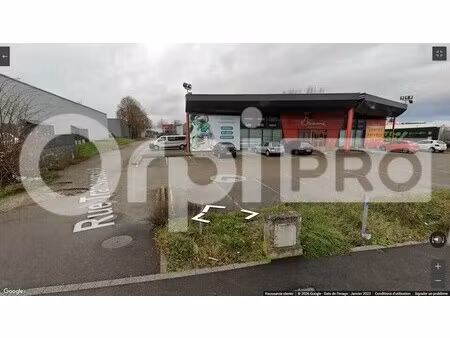 location commerce 1 805 m²