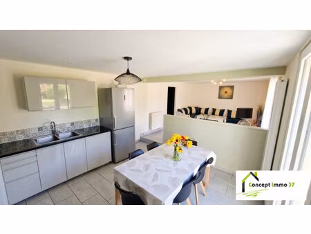 spacieuse maison en très bon état en plein centre de la ville