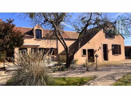 77- chatenay sur seine. maison 7 pieces 5 chambres jardin pi