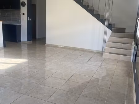 maison - 156 m2 - 5 pièces - non meublé