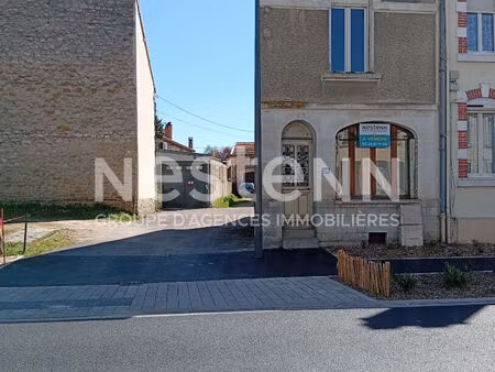 revigny-sur-ornain maison de ville de 92 m² de type f4 avec cour et cave.