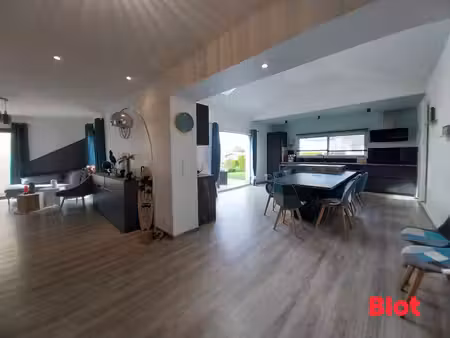 à vendre saint coulomb - maison t9 - jardin