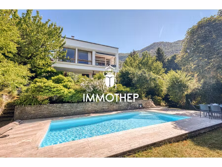 maison 8p+c de 196m2 sur terrain de 852m2