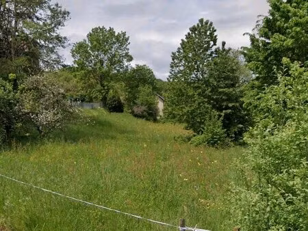 38630 les avenières  à vendre un tres beau terrain constructib