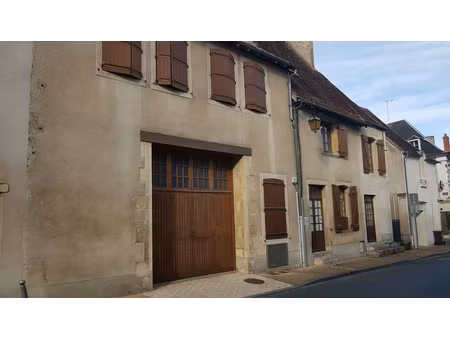 maison spacieuse 8 pièces à vendre au centre-ville de saint-amand-montrond