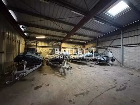 location entrepôt sainte maxime 83120 99m²