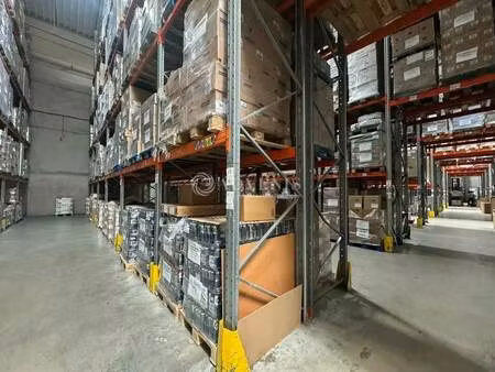 location entrepôt stains 93240 2500m²