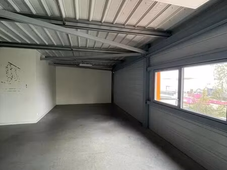 location local d'activités 257 m²