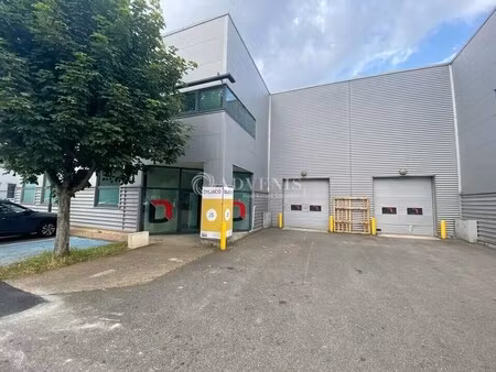 location local d'activités 465 m² à 932 m²