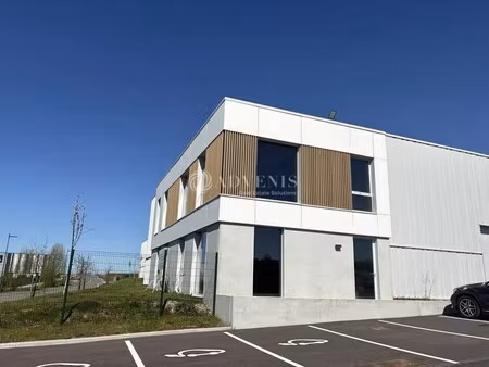 location local d'activités 521 m²