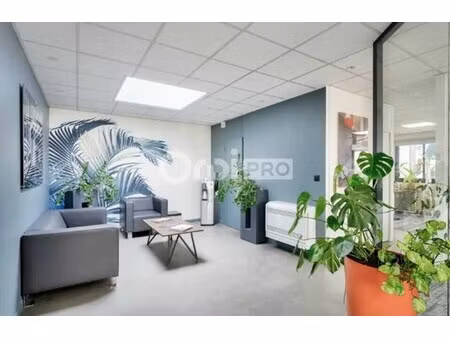 location local d'activités 169 m² à 1 612 m²