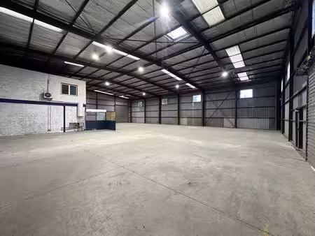 location local d’activités 740m²
