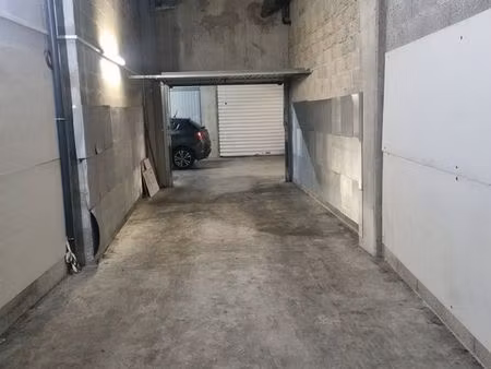 garage/ box double 31 m2 proche place castellane