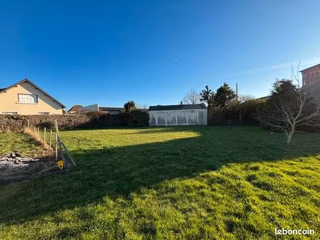 terrain 623 m² créances