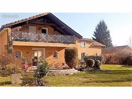 t3 cocconig et cosy face à une carte postale