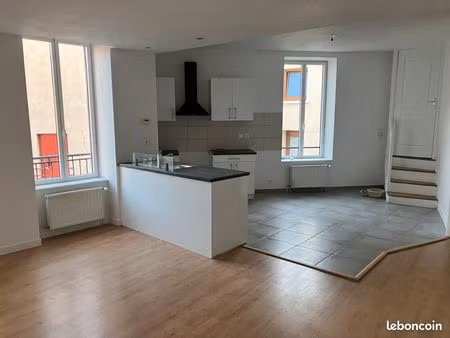 grand t4 101 5 m2 entièrement rénové dans maison ancienne cournon d'auvergne centre bourg