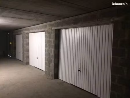 garage garde meuble box fermé dans parking souterrain sécurisé