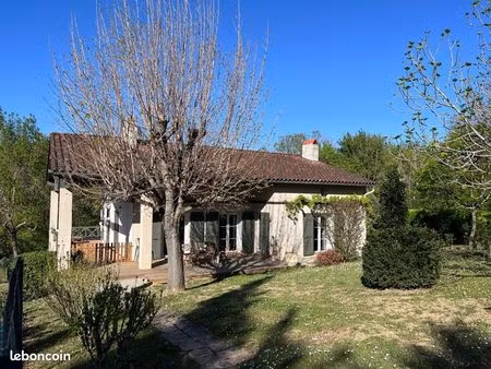 maison familiale dans un cadre verdoyant au calme