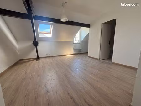 studio 4 entièrement rénové avec parking/cave