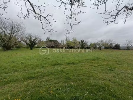 terrain de 4 089 m² à belves