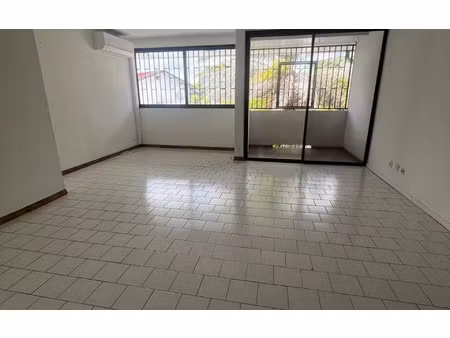 location appartement  m² t-2 à kourou  748 €