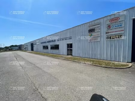 vente local d'activités 1 620 m²