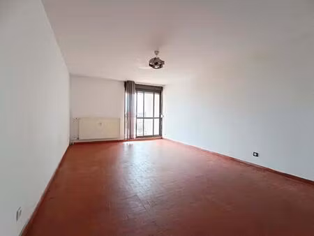 appartement saint martin de crau avec balcon