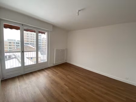 local à louer proche gare