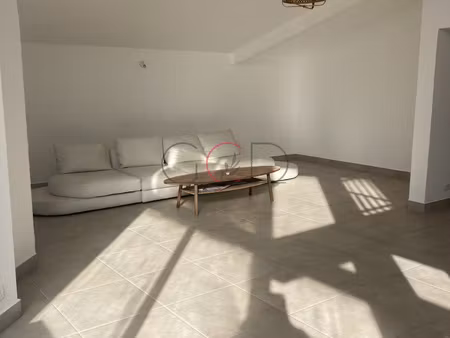 local commercial 150 m2 eguilles 2190ttc