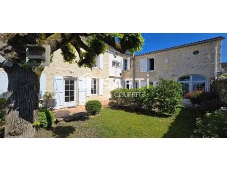 charme et authenticité pour cette maison de 220m²  4 ch