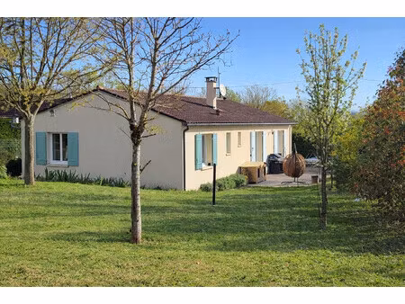 maison de plain-pied 3 chambres  un garage   1254m2 de terrain clos