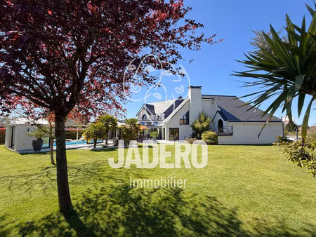 maison montmain 9 pièce(s) 332 m2