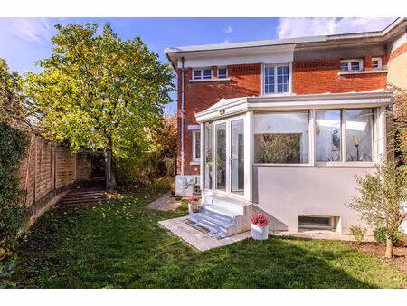 maison avec un espace indépendant aménagé  proche des commerces et transports