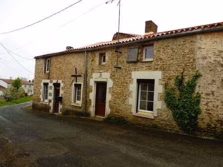 location maison à sigournais (85110) : à louer / 140m² sigournais