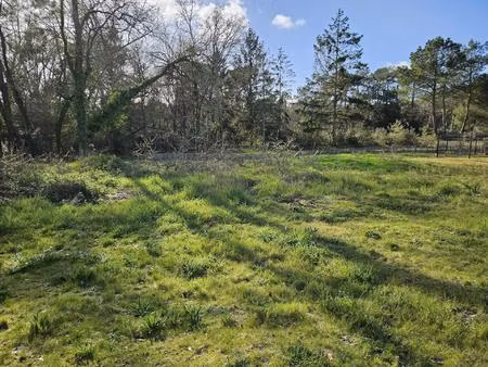 terrain de 557m2 constructible + 234m2 terrain d'agrément