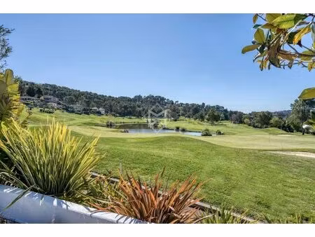 élégante villa-appartement de plain-pied au cœur d’un golf renommé