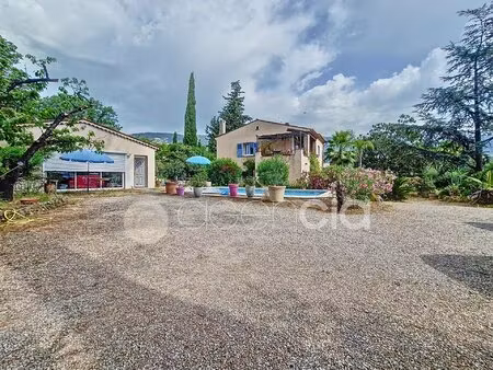 belle villa divisée en 2 appartements à peymeinade