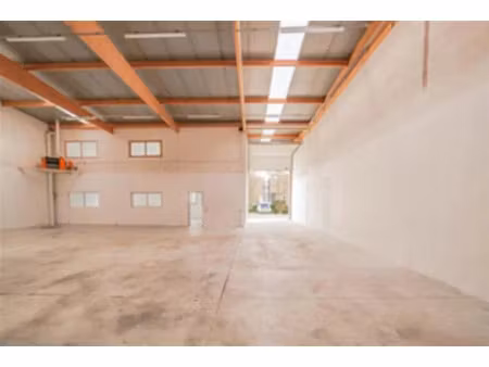 location local d'activités noisiel 580 m²