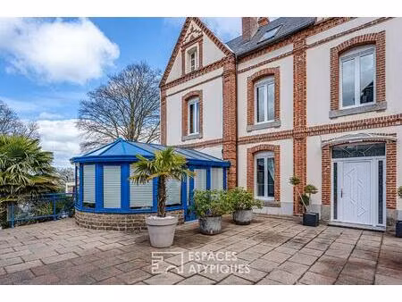 maison de ville rénovée avec piscine