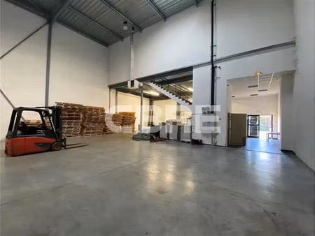 location local d'activités st jean d'illac 494 m²